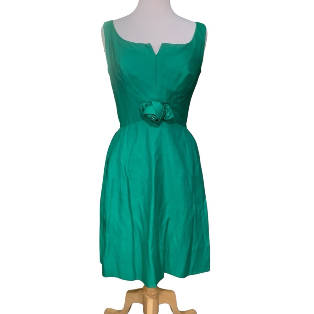 Vntg 60’s sleeveless Kelly green a- line midi dress with flower size 6